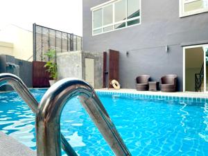 OneBedroom-5mins to Maya malls by Walk