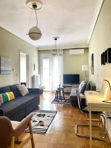 Aristotelis Cozy and Playful at Roman Forum