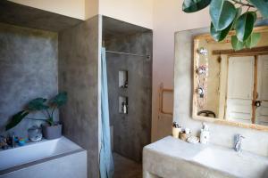 Villas Beautiful chartreuse with swimming pool : photos des chambres
