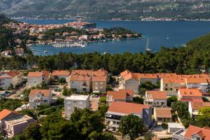 Garden Retreat Suit - Korčula