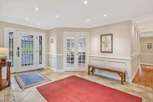 Gorgeous Creek Side Ranch-Style Estate With Dock