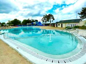 Maisons de vacances Bungalow de 3 chambres avec piscine partagee et jardin amenage a Onzain : photos des chambres