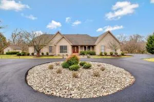 Gorgeous Creek Side Ranch-Style Estate With Dock - 伊斯顿