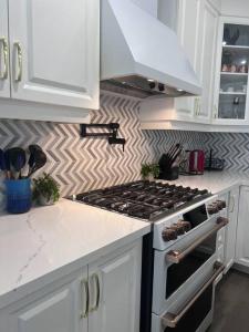 Luxury Oakville Home, Hot Tub, Fireplace, New Home