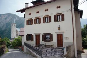 Reddish Deer House ::: Cadore Dolomiti