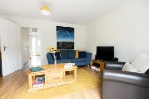 BRIARS CLOSE - Four Bed Property on the Edge of the Peak District National Park - Fairfield