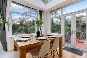 Birmingham Gem-Stylish 5 Bed house near NEC, BHX, HS2 - Huge Parking & Fast WiFi!