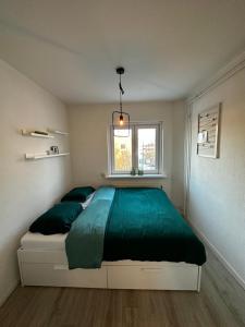 Lovely 2-bedroom apartment with balcony (near center)