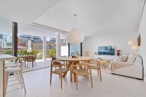 Beautiful Deluxe Garden Apartment