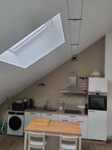 Gîte rural 3 épis "Aux Pieds des Arden" - chambre 1 isolée et chambre 2 dans hall de nuit - 34 rue du Château à 5564 Wanlin - 4 adultes et 2 enfants