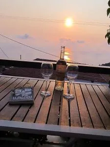 Ionian Balcony Apartment - 雅莎尼奥