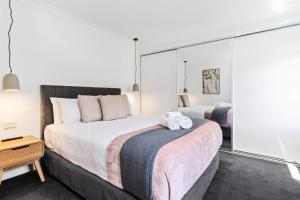 Robinia Guest House - Warmth & Minimalism