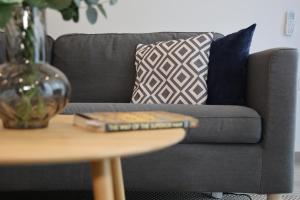 Bright 2 Bedroom 2 Bath Apartment close to sea