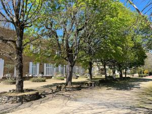 Loft dans un château en pierres dorées