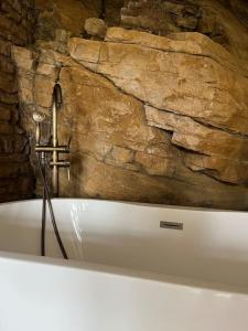 Appartements Loft dans un chateau en pierres dorees : photos des chambres