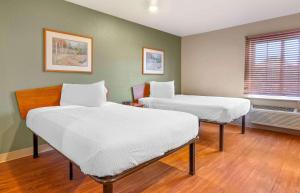 Double Room with Two Double Beds - Non-Smoking room in WoodSpring Suites Wilmington