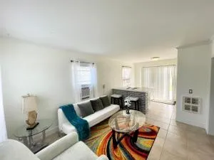 (A) Casa Azul. Minutes from the Beach & Mall - Jupiter Inlet Beach Colony