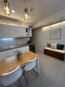 Joyce Condo @ Centrio Towers