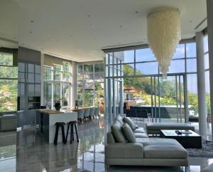 360* Ultimate Penthouse Entire TOP FLOOR and RESORT with GREAT AMENITIES