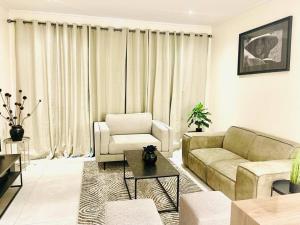 Hyde Park Sandton Luxury 2BR Top Floor