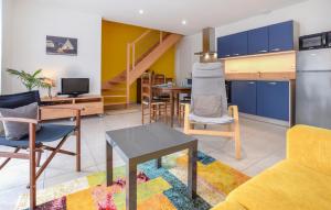 2 Bedroom Cozy Home In Gouville-Sur-Mer