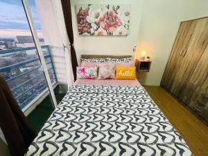 1-Bed - Sleeps 4 with High Rise City View