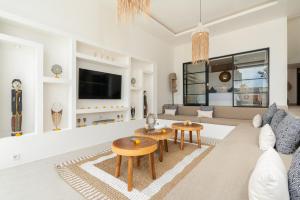 Villa Mayasa - 4BR Private Luxury Villa with Rooftop near Seseh Beach