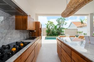 Villa Mayasa - 4BR Private Luxury Villa with Rooftop near Seseh Beach