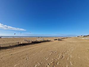 Appartements Charmant 3 pieces avec parking et balcon a 900m du centre - Chatelaillon-Plage - FR-1-706-3 : Appartement