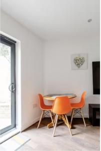 Chic DuoRooms with Modern Comfort for Families