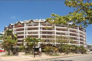 Hermoso apartamento con balcón cerca a la mejor playa