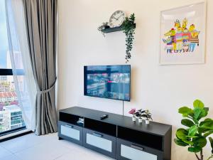 Urban Suite Spacious 2 or 3 Bedroom and 2Bathroom at Georgetown by URBAN STAYCATION HENG LOD