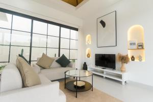 Villa Ventadua by Maheswara