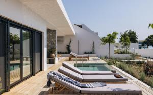 Private pool with prime location Oraio Meros