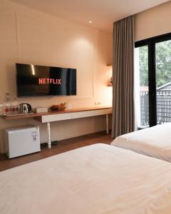 Phòng 2 giường đơn có ban công (Twin Room with Balcony)