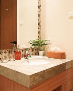 Phòng 2 giường đơn có ban công (Twin Room with Balcony)