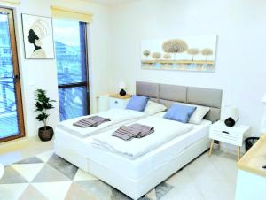 Spacious luxury studio with mountain view - SPA available