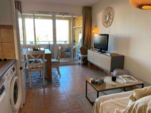 Beau 2 pièces, Magnifique vue mer et piscine