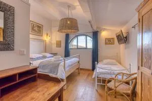 Hôtel Restaurant Les Remparts - 弗纳斯屈厄