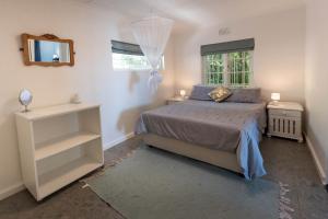 Seaside Cottage, Sleeps 4, a minutes walk from the beach!