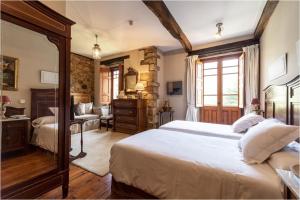 Triple Room with Bath room in Posada Los Lienzos