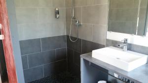 Hotels Logis Hotel Restaurant Les Aubuns : photos des chambres