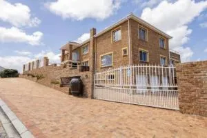 Home away from home - 阿古拉斯