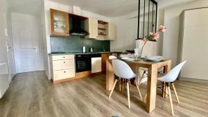 Appartements Appartement avec Vue Mer et Parking : photos des chambres
