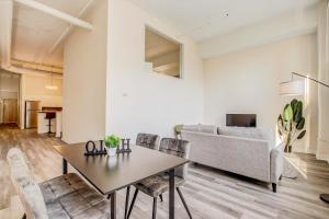 TWO CozySuites Apartment with Skybridge Access #3