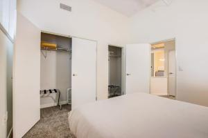 TWO CozySuites Apartment with Skybridge Access #3