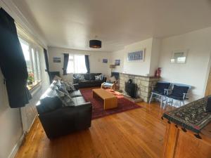 Three Gables, West Wight village house, Sleeps 10