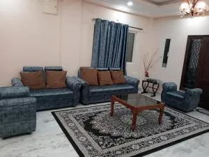2-Bedroom Elegant and Spacious AC Apartment only for families, Prime Location, Just 100m from Main Road! - Haidar Sāhibgūda