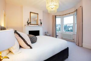 Veeve - A Vision in Blue