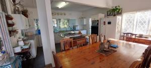 Magnificent 10 sleeper beach cottage SeaShells